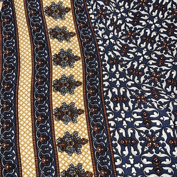 Patterned blouse from Francesca’s - Picture 3 of 4